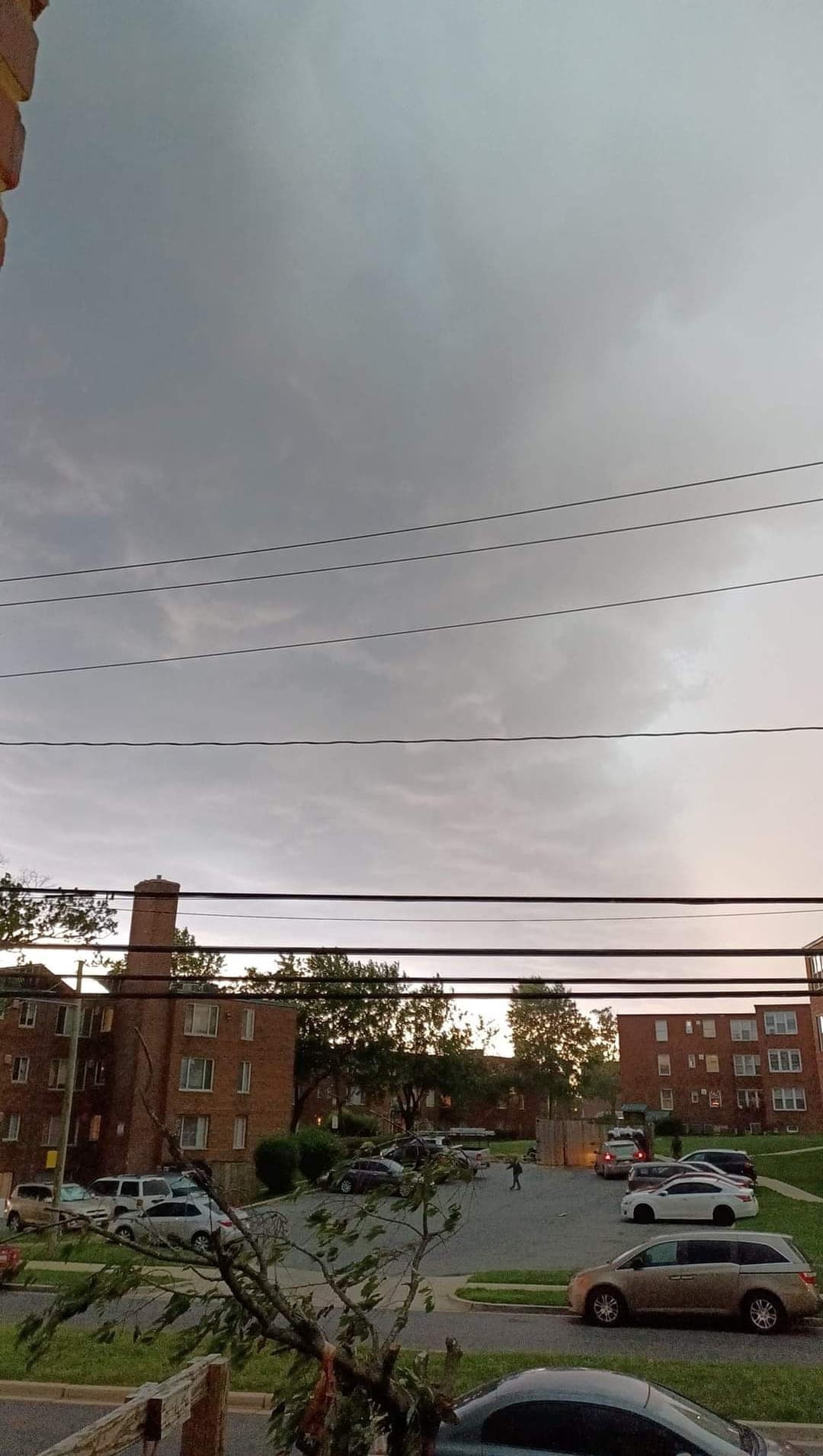 Asì se vio cómo se acercaba la tormenta en Langley Park, Maryland, la tarde del martes.
