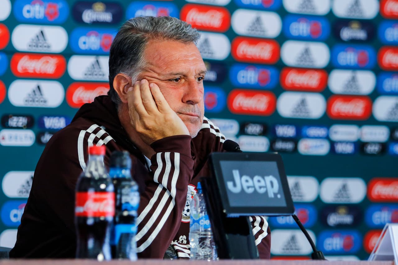 Los gestos del argentino Gerardo Martino como nuevo técnico de México en medio de sus primeros entrenamientos muestran su situación en medio de la ilusión, alegría e incluso la expectativa.