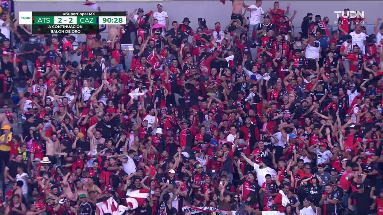 ¡TIRO ATAJADO! disparo por Camilo Vargas.