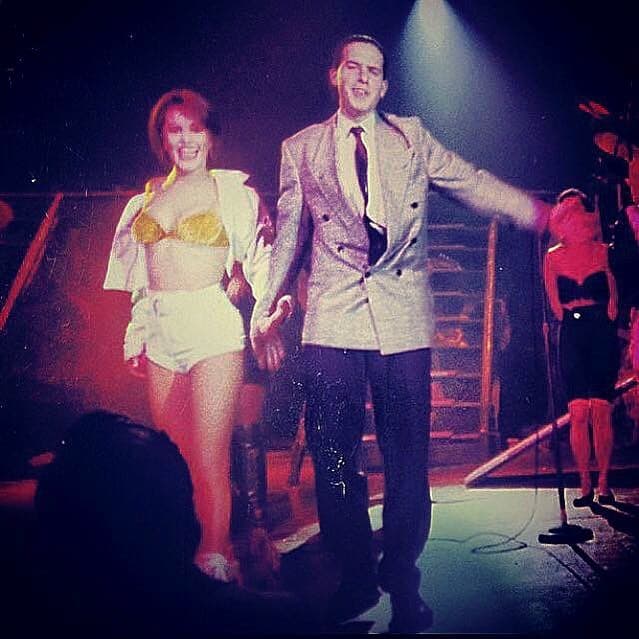 Carlitos también contó una anécdota con la famosa cantante mexicana Alejandra Guzmán: "Súper 'retrojueves' cuando mi entonces amor platónico 'La Guzmán', me subió al escenario a cantar con ella en un concierto en México hace mucho tiempo. Yo todavía ni empezaba a trabajar en televisión".