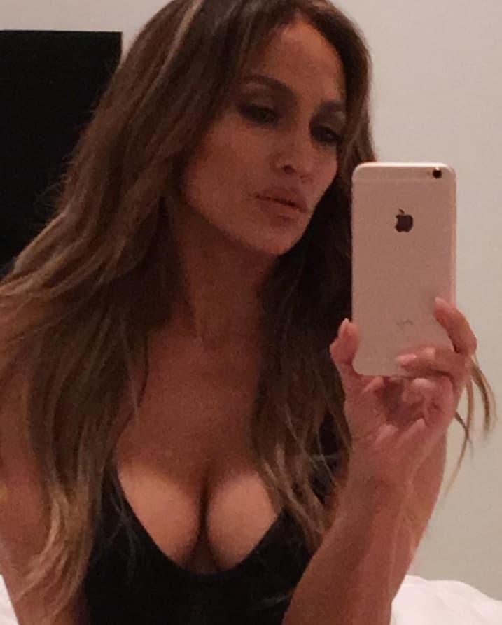 Para enloquecer a los miles de fans que con cada fotografía Jennifer sabe como posar.