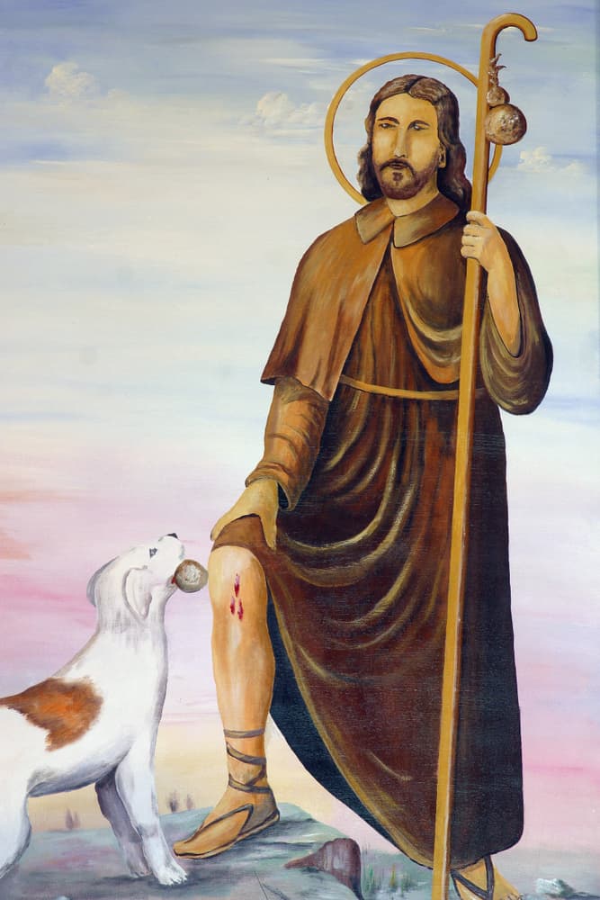 No obstante, sus compañeros de trabajo, resentidos y envidiosos porque Isidro diario llegaba más tarde que ellos, lo acusaron con el jefe de ausentismo y abandono del trabajo, pero los directivos notaron que de todas formas todo su campo estaba en el mejor de los cuidados.