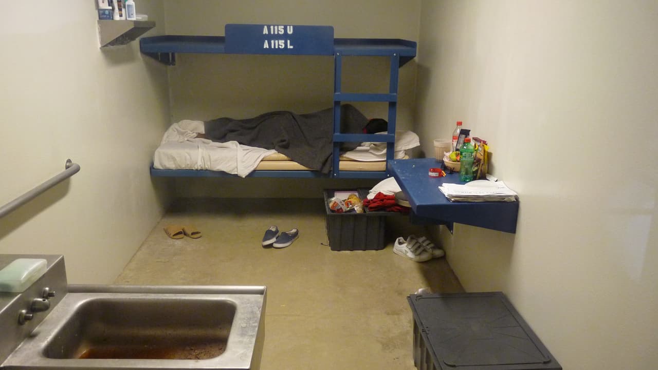 Uno de los dormitorios del centro de detención de Adelanto.