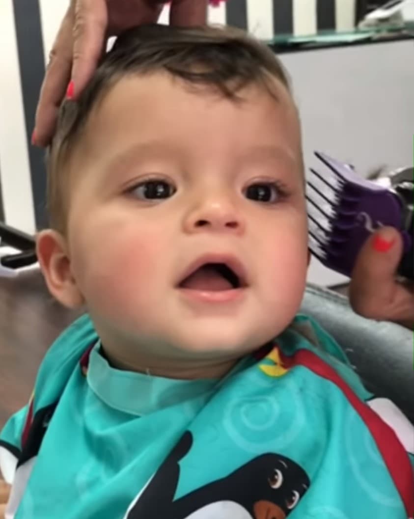 Gael se mostró curioso y divertido mientras que ‘Aby’ introducía la máquina entre sus cabellos. Por su parte, Ana Patricia le preguntó a su suegra que cuál era el secreto para cortarle el pelo a un niño sin que llore.