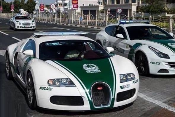Policía de Dubai: Bugatti Veyron- Motor: W16 4x Turbos 8.0 Lts Potencia 1,001HP Velocidad Máxima 253mph (405 km/h) Aceleración (0-60mph)