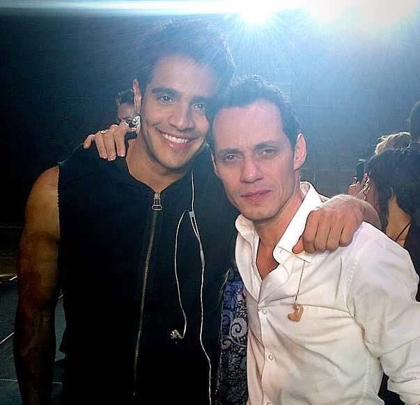 Ektor tuvo la oportunidad de trabajar con Marc Anthony en el espectáculo '¡Q'Viva! The Chosen' en Las Vegas.