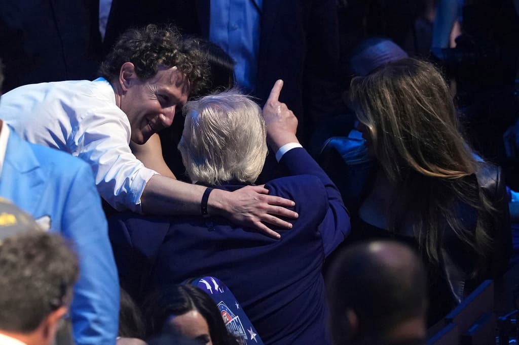 <b><a href="https://www.univision.com/noticias/estados-unidos/mark-zuckerberg-juicio-historico-sobre-adiccion-redes-sociales-en-eeuu-que-dijo-dueno-facebook" target="_blank">El director ejecutivo de Meta, Mark Zuckerberg</a></b>, fue a celebrar al presidente Donald 
<b>Trump, el más longevo de los 45 que ha tenido Estados Unidos</b>, durante el evento de la UFC.