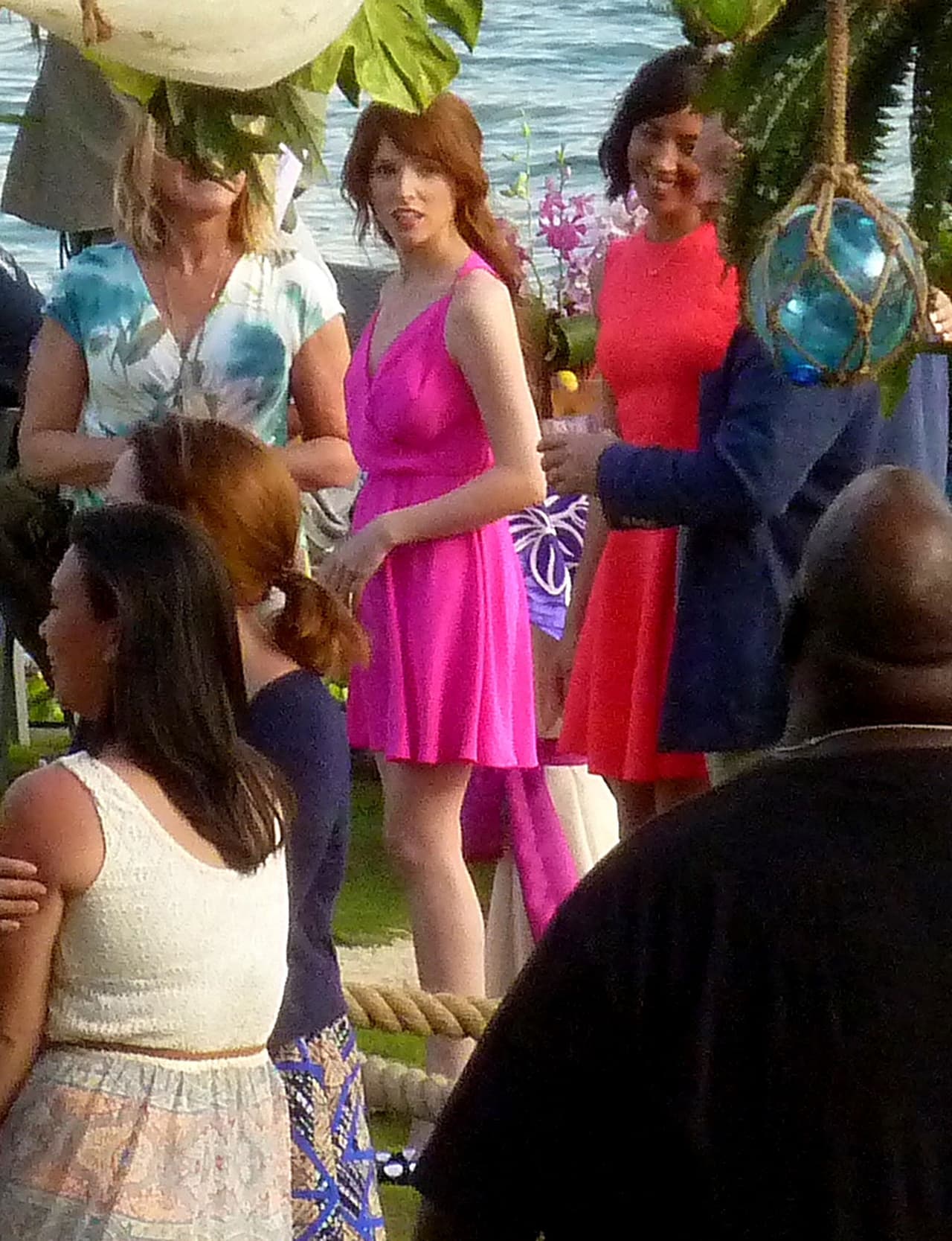 En ella, lo acompaña la linda Anna Kendrick de 'Pitch Perfect'.