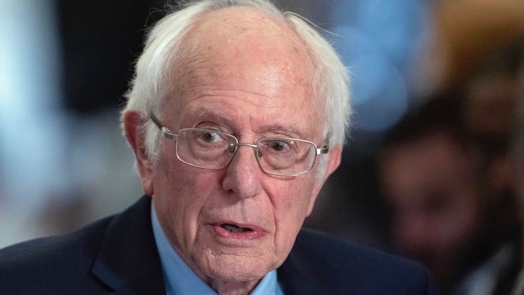 Bernie Sanders cree que Biden debe considerar seriamente dar "indultos preventivos"