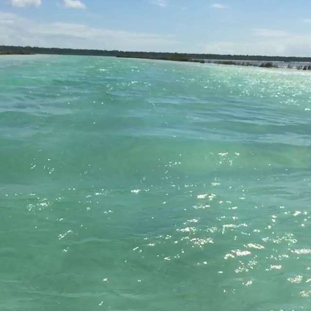 Bacalar se encuentra al norte de Chetumal y es un pueblo mágico que cuenta con paisajes bellísimos.