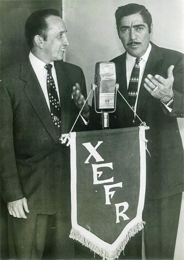 A principios de 1940 se trasladó a la Ciudad de México donde comenzó su carrera como actor. Su debut estelar fue en 1944, en la película 'Sota, Caballo y Rey', con el apoyo de Raúl de Anda.