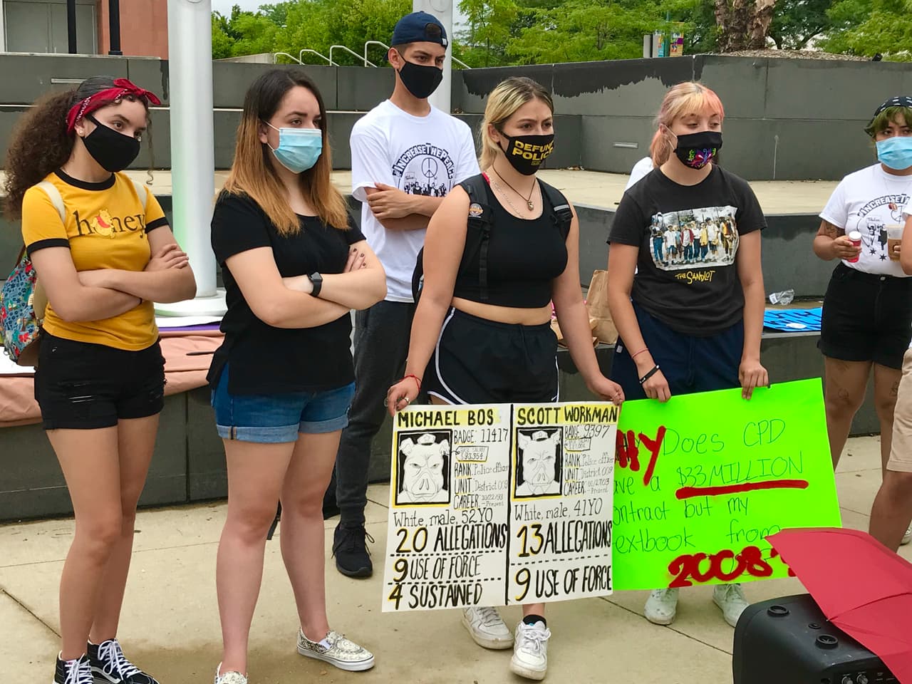 Un grupo de estudiantes de Chicago protesta en contra de la permanencia de la policía en sus escuelas