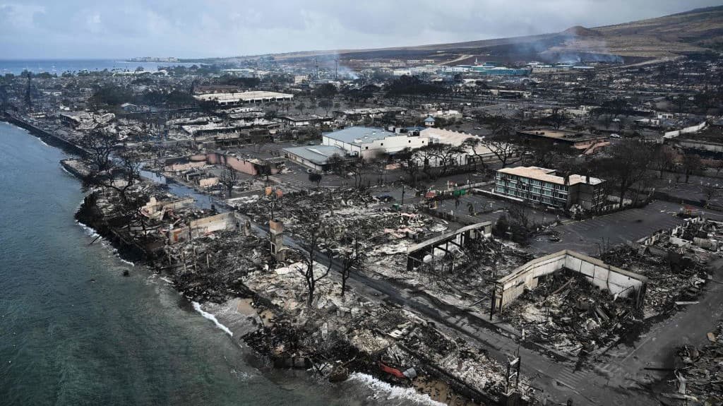 Cómo los incendios en Hawaii muestran otra vez los problemas del gobierno de EEUU cuando los desastres golpean sus islas