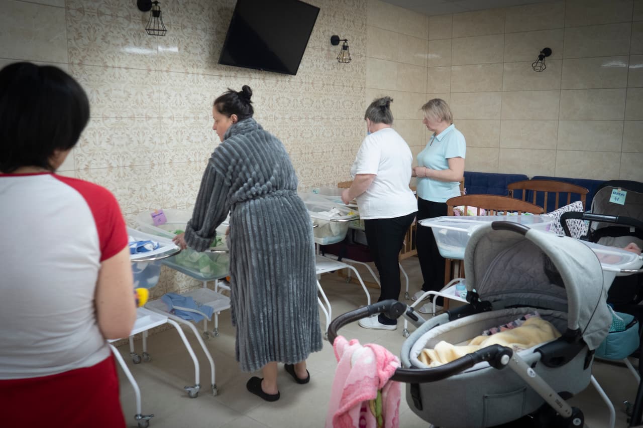 Cuidadoras de bebés de vientres de alquiler.