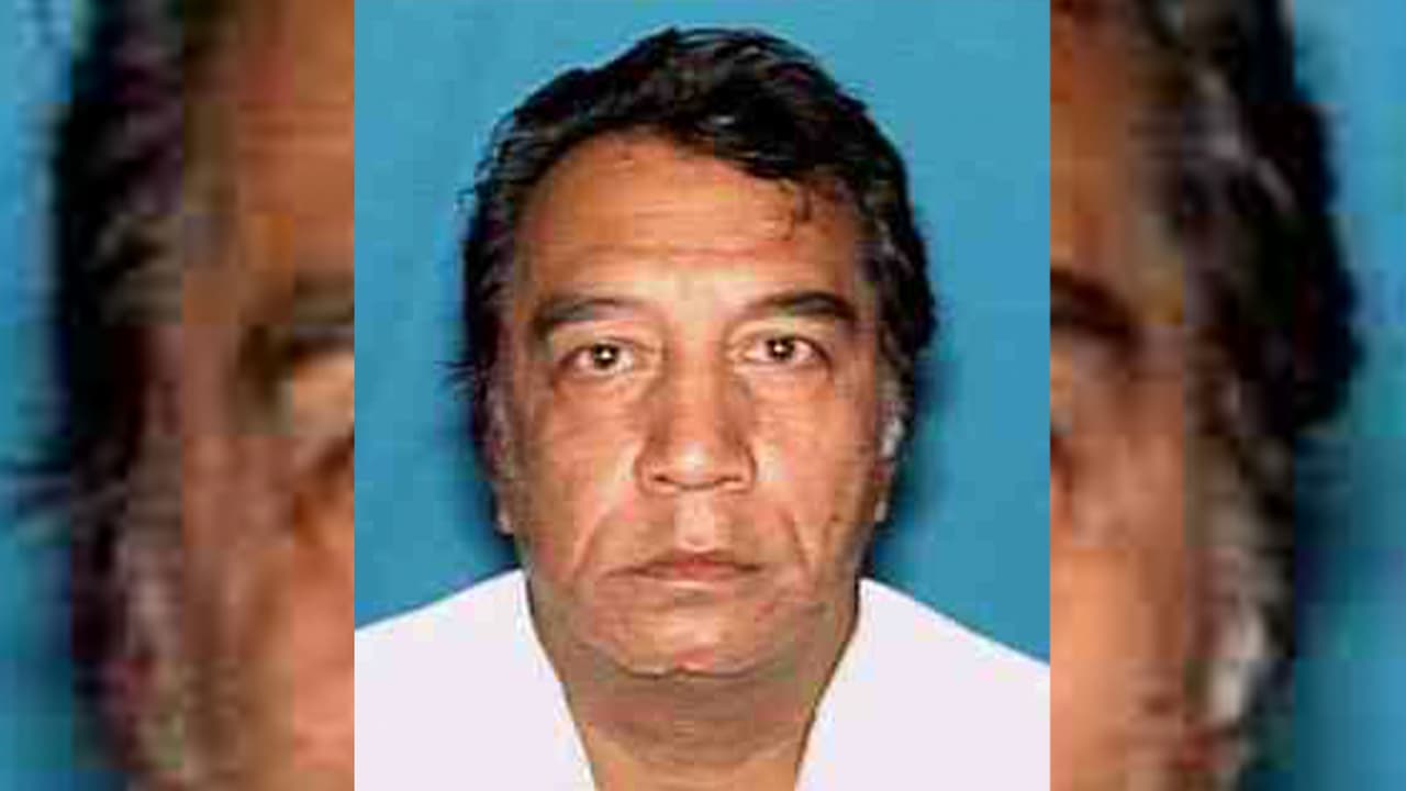 Sam David Jiménez, de 72 años. Se le vio por última vez en Houston, Texas. Tiene antecedentes en el condado Harris por conducir ebrio, lesiones serias con agravantes, evasión de arresto y lesiones con agravantes con un arma mortal.