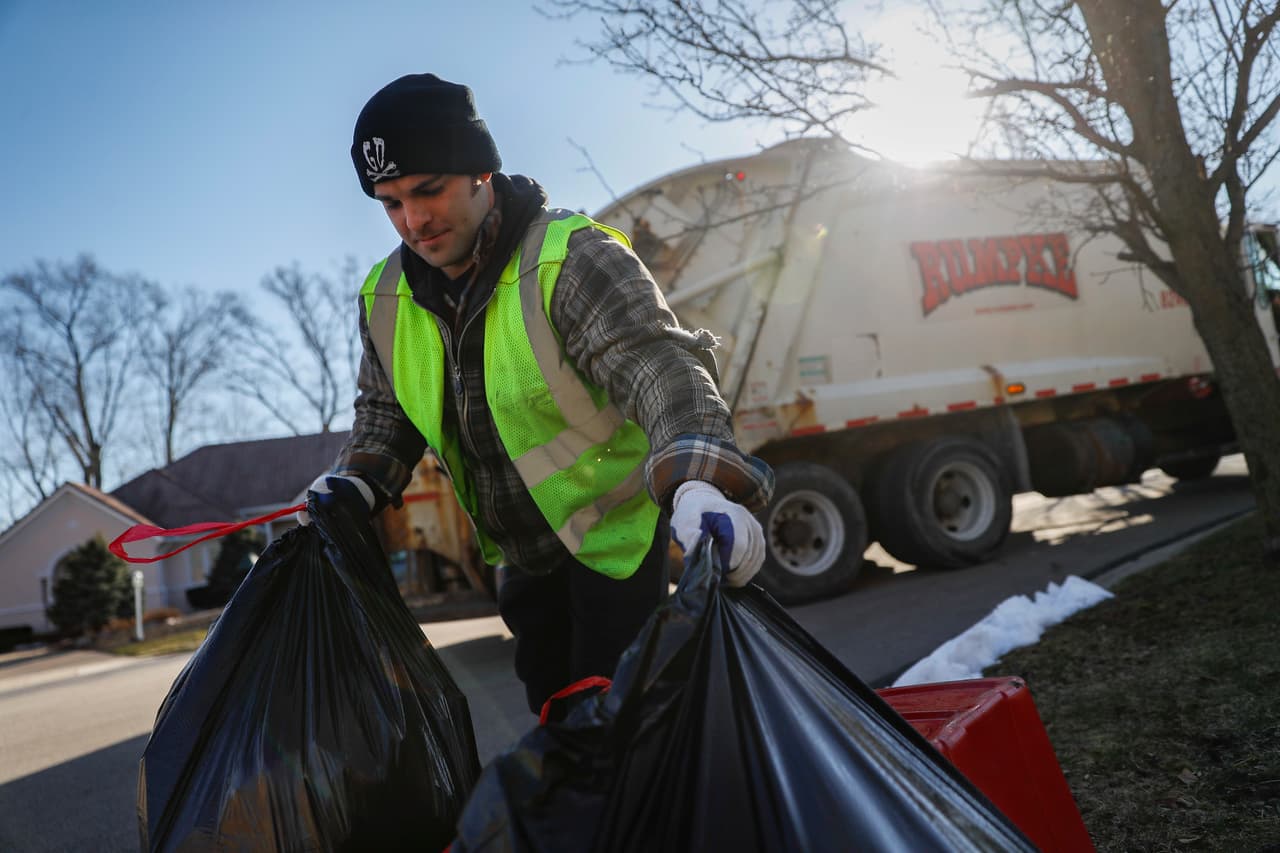 <b>Puesto:</b> 6
<br>
<br>
<b>Trabajo: </b>Recolector de basura y material reciclado
<br>
<br>
<b>Muertes por cada 100,000 trabajadores:</b> 33.1