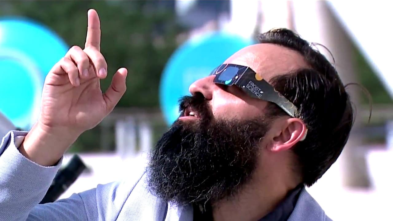 Siete consejos para ver el eclipse de manera segura y los lugares donde puedes conseguir las gafas