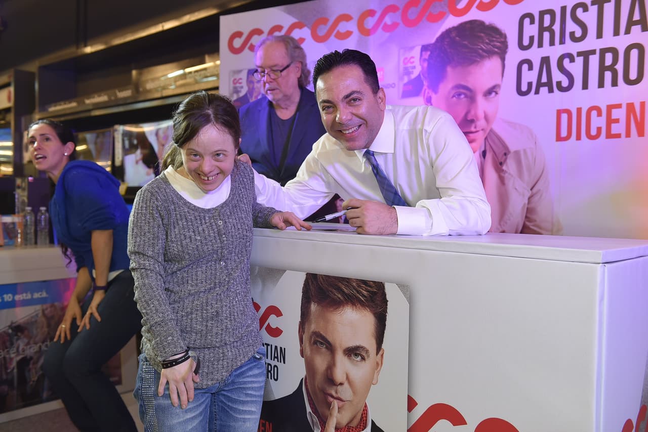 Pasó horas atendiendo a su público.