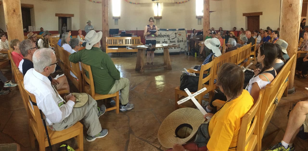 Inicia la caminata anual que recorre la ruta de los migrantes en el desierto de Arizona