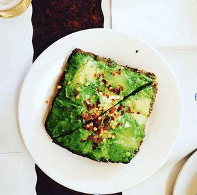 Café Gitane (@cafegitanenyc). Una joya maravillosa que se puede sintetizar en una imagen perfecta: un open sandwich de aguacate.