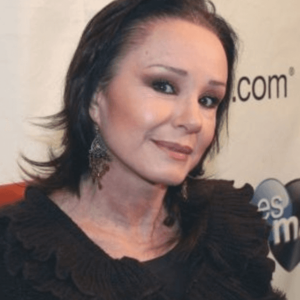 Incluso, Alejandro confesó que Alma lo amenazó de muerte."Era muy intensa, muy buena actriz. Simpatiquísima, ¡tremenda mujer!, ¡volcánica, fuerte!", resaltó el actor.