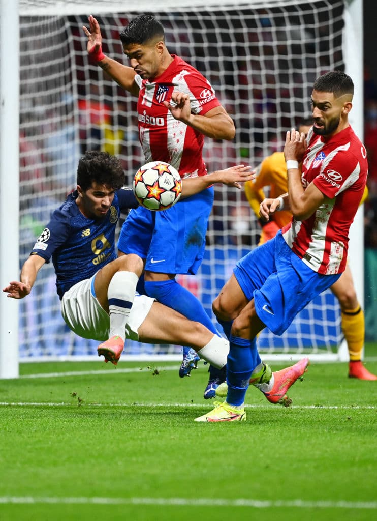 Atlético de Madrid no hace pesar su localía y empatan 0-0 frente al Porto, Antoine Griezman volvió a ver minutos con los charrúas dentro de la UEFA Champions League.