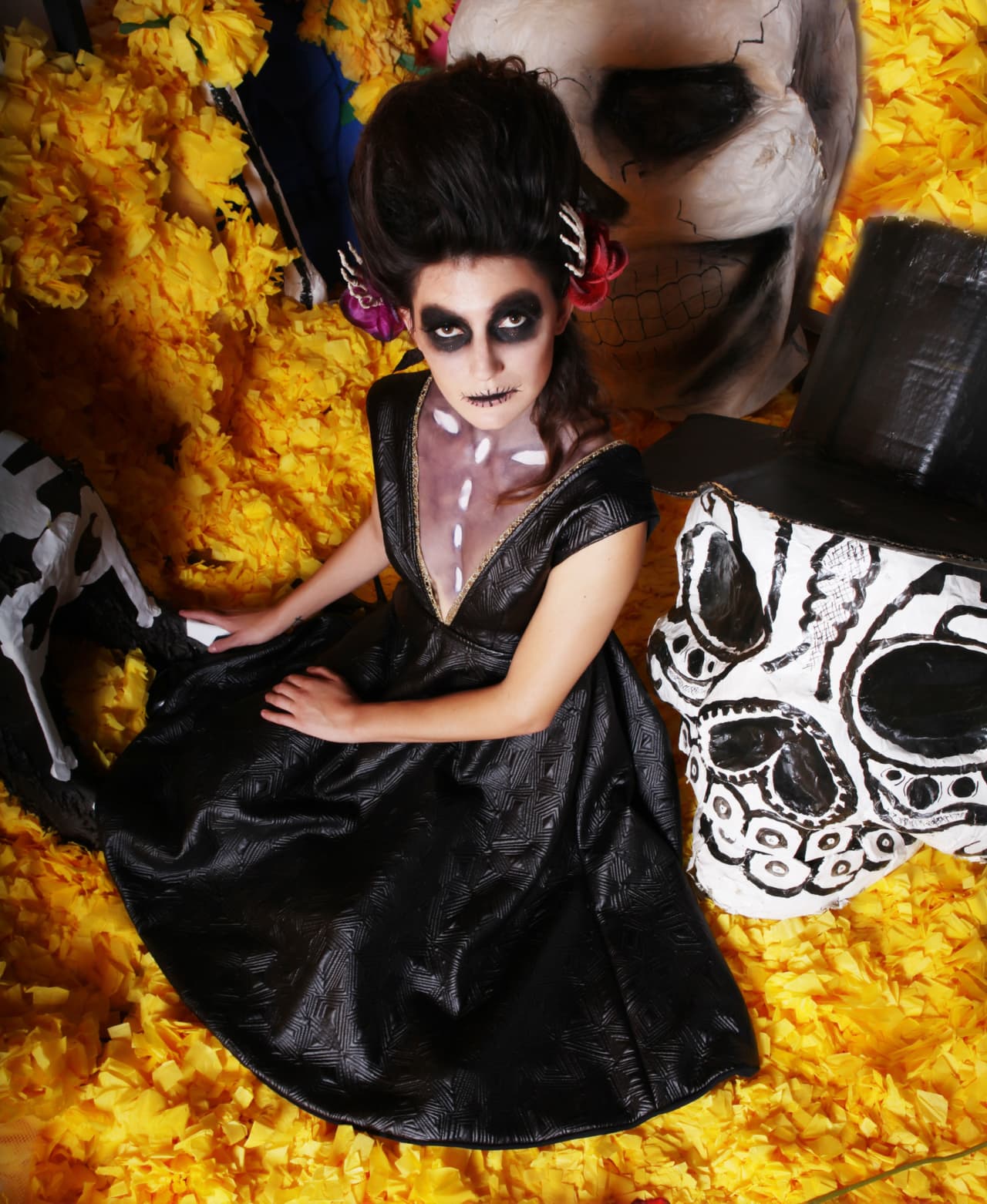 Los diseños son de Black Cross by Midi Soliz, el peinado de Gylda Fuentes y el maquillaje de Priscilla Gallardo, quien contó con la asistencia de Maria Dolores Hernandez y Francel Garcia.