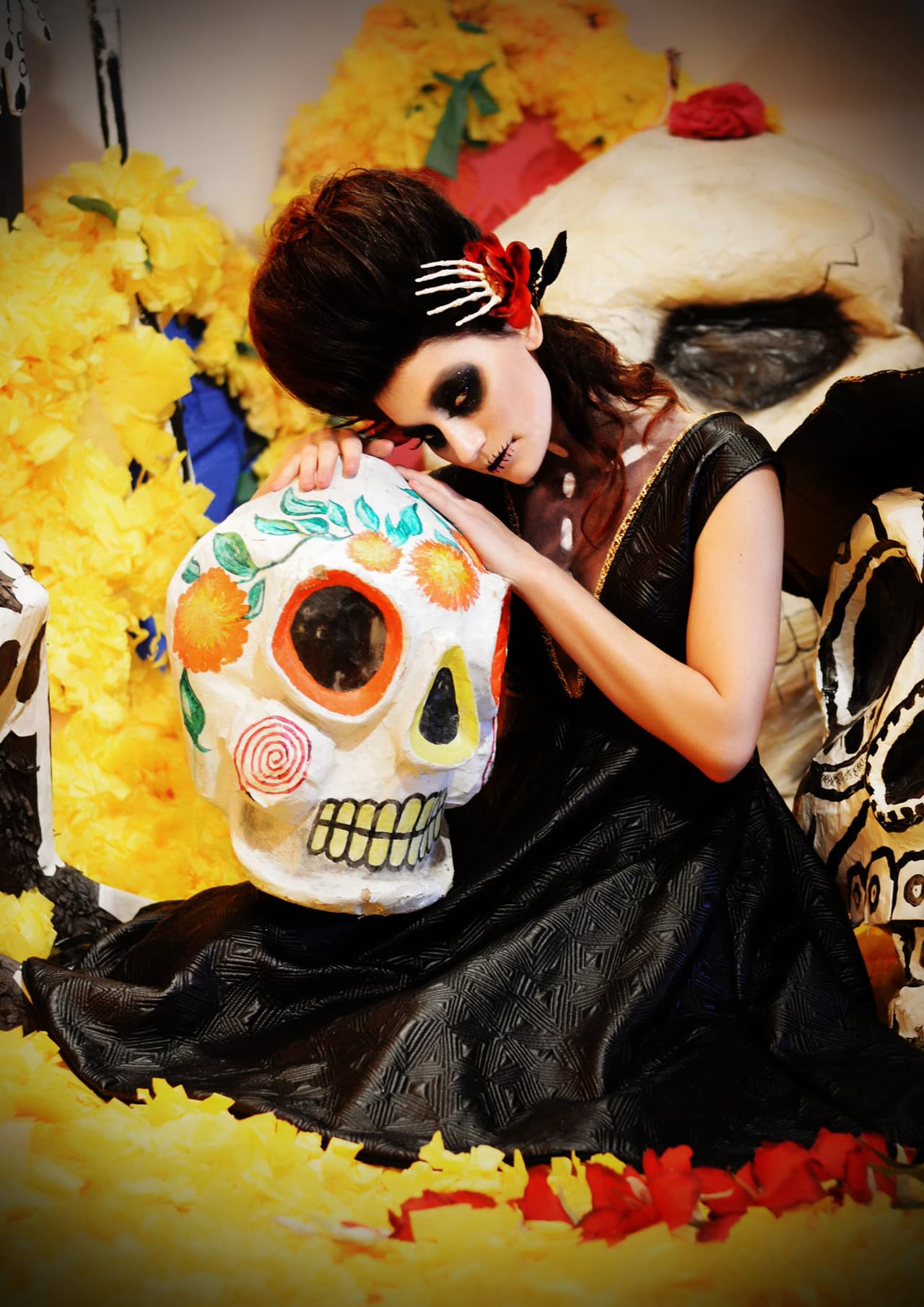 La modelo, Callisto Griffith, porta accesorios de Veronica Vivanco.