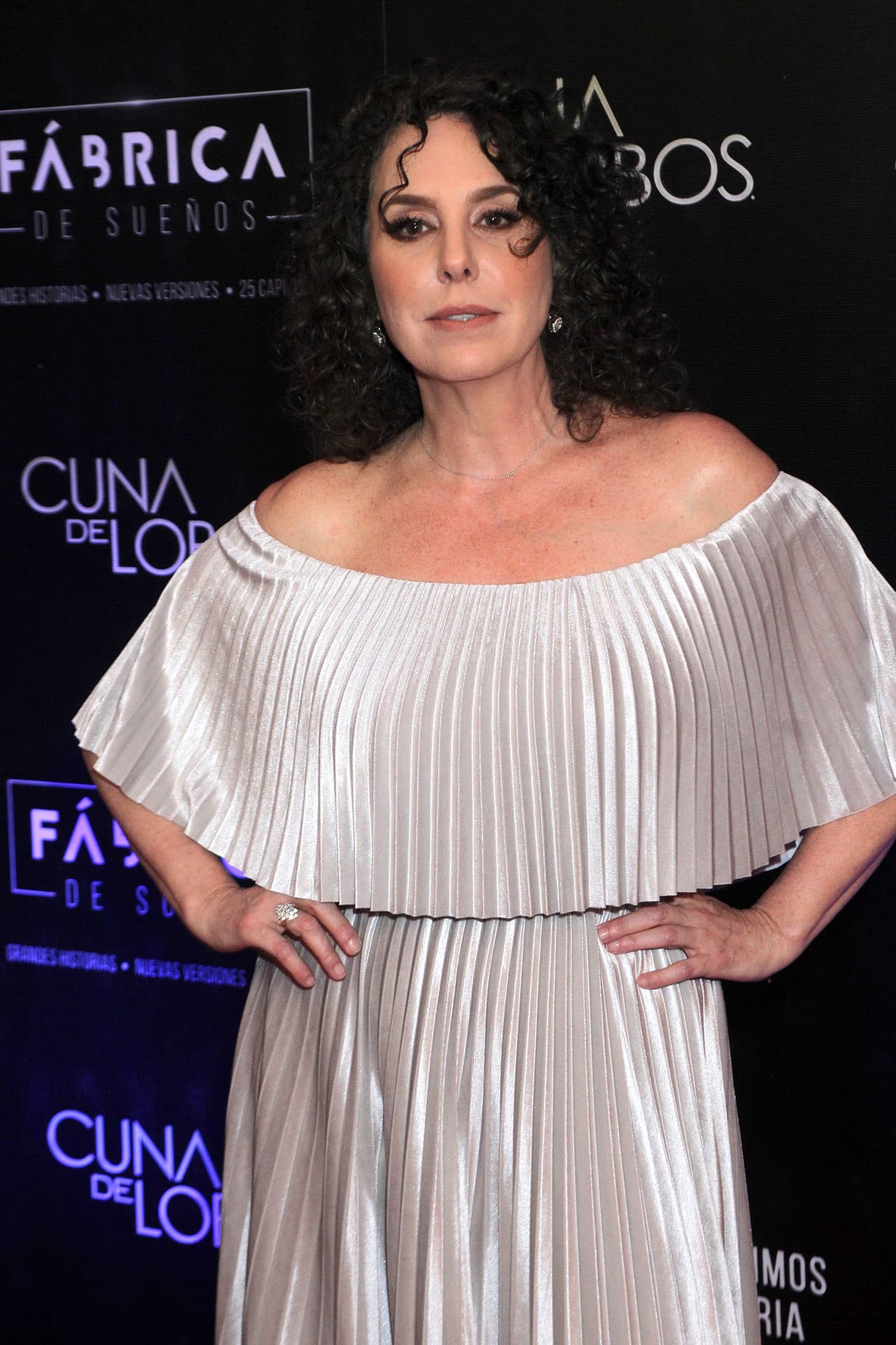 <b><a href="https://www.univision.com/famosos/azela-robinson-cuenta-la-razon-por-la-cual-a-diario-honra-la-memoria-de-christian-bach-fotos" target="_blank">Azela Robinson</a></b>, una de las villanas favoritas de las telenovelas, también se unió a la pena en el gremio actoral.
<br>