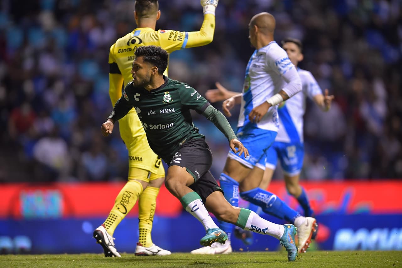 Pero 4 minutos después llegaba el renacer de Santos Laguna con el gol de Eduardo Aguirre para añadir dramatismo.