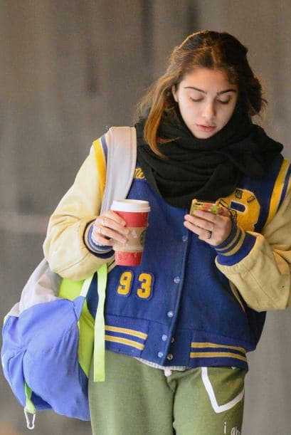 Probó con mechas en este amarillento color para salir de lo cotidiano.
