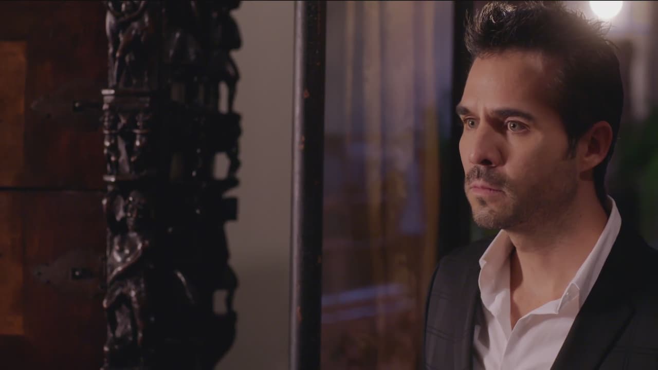 El destino le puso una trampa a Alejandro y, al subir las escaleras, escuchó que Héctor Ferrer estaba presente en el evento.