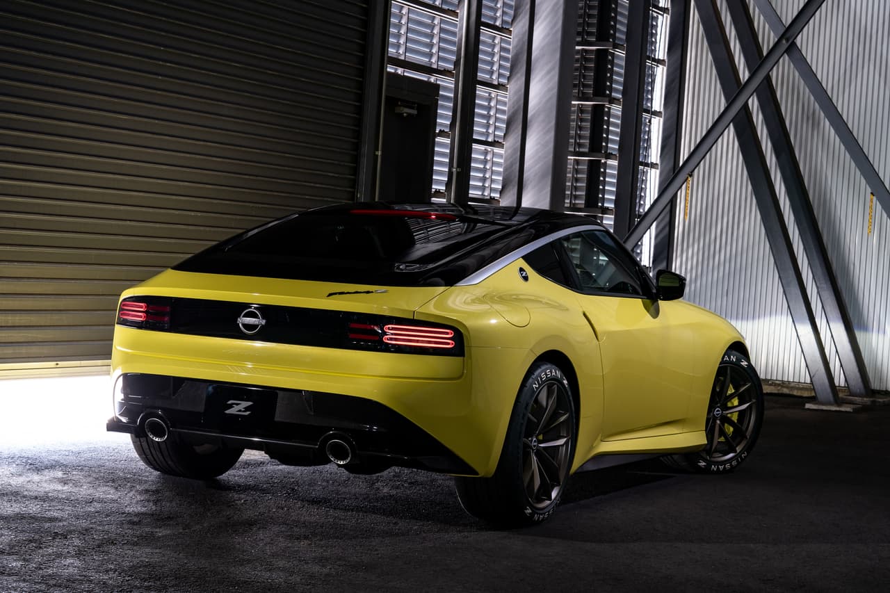 También consiguieron mantener la postura del original del Z, con la parte trasera más baja que los guardafangos delanteros.