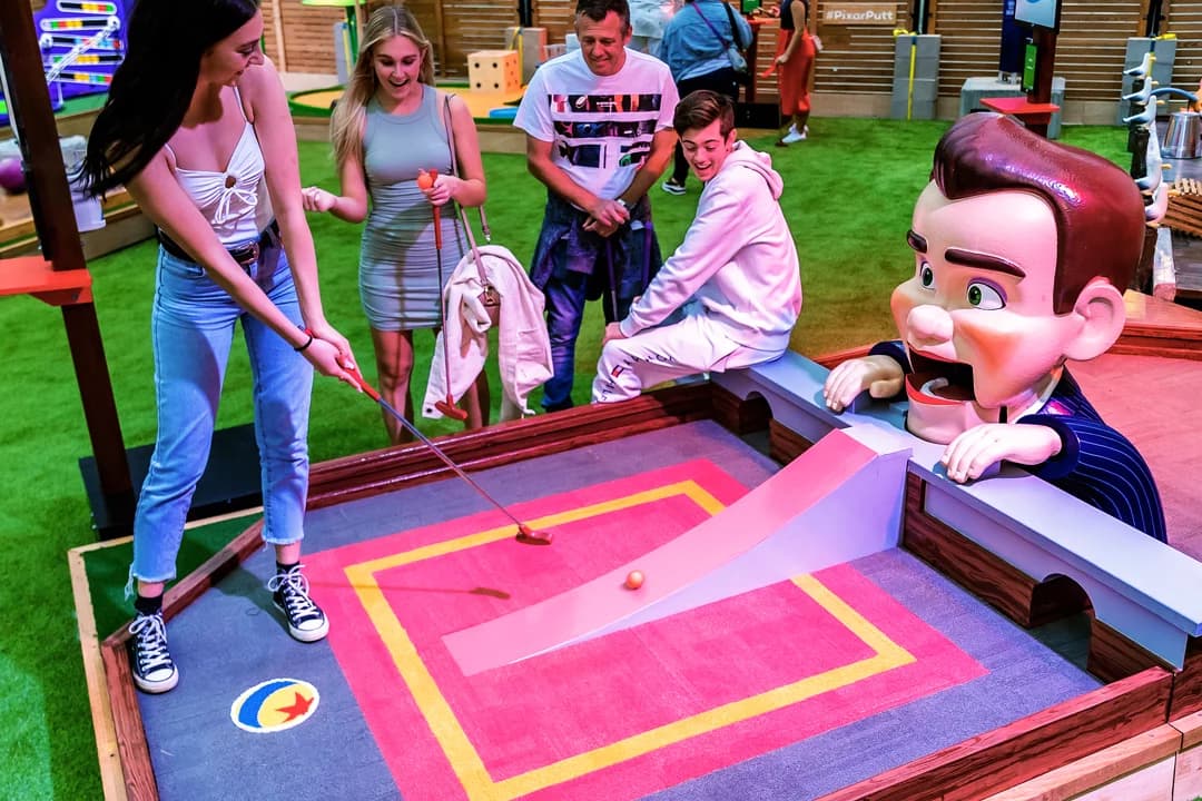 <b>Pixar Putt</b> es un campo de minigolf temático compuesto por 18 hoyos interactivos, inspirado en las historias, personajes e íconos de algunas de las películas más populares de Pixar, como Toy Story, Onward, The Incredibles, Coco, Monsters, Inc., Ratatouille, A Bug's Life, Wall-E, Inside Out, Up, Soul y otros.