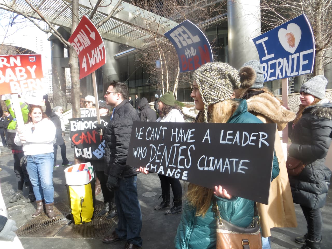 Muchos de ellos eran simpatizantes del canditado demócrata Bernie Sanders.