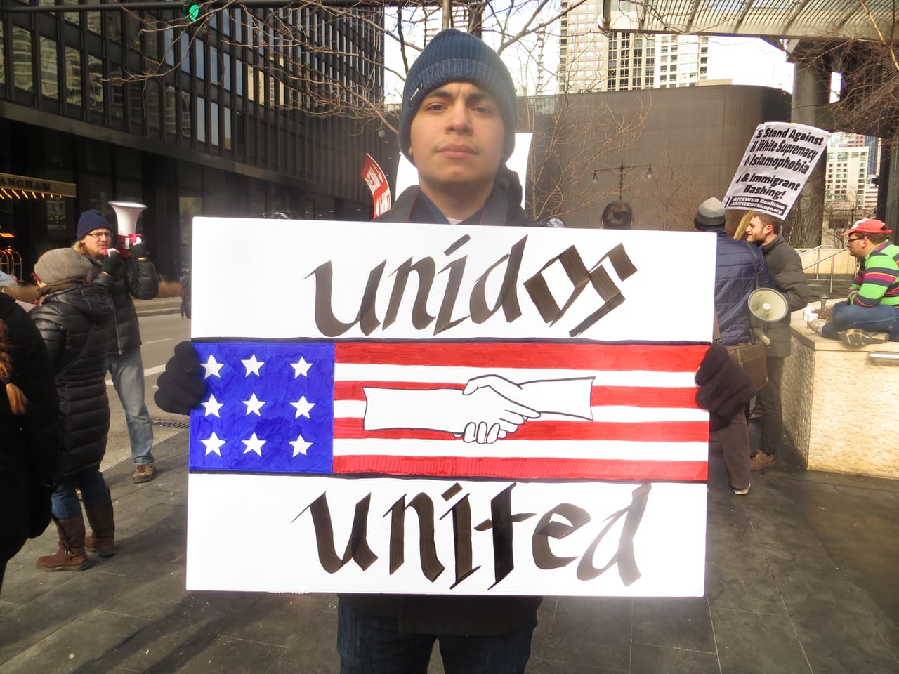 Aunque el grupo fue pequeño, para algunos no por ello menos importante. Anthony Quezada, uno de los asistentes manifestó que se había unido al movimiento porque es vital que los jóvenes participen en política.