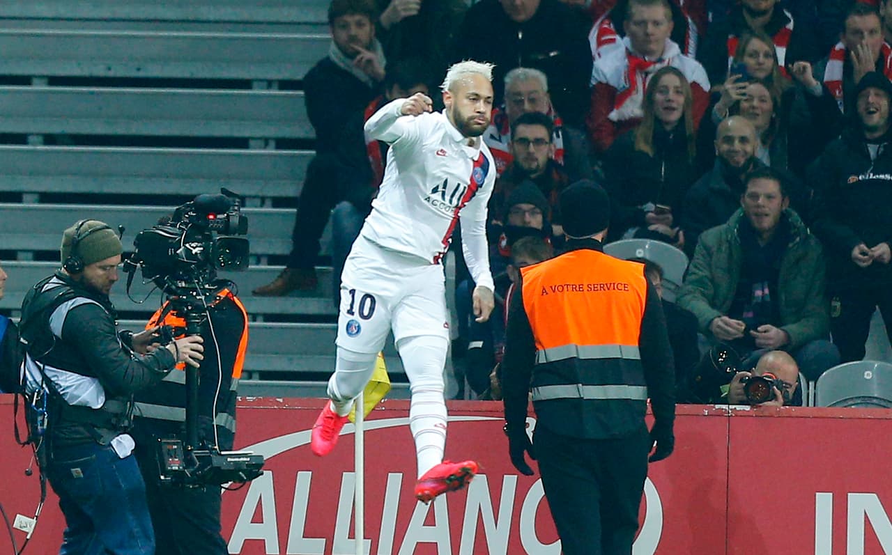 Neymar tuvo gran actuación ante Lille y marcó doblete para darle la victoria al PSG.