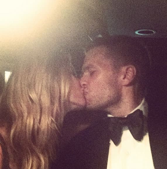 "Estoy encantado de tener una relación increíble con mi compañera de vida y no creo que alguien pueda interferir con eso", subrayó Tom.