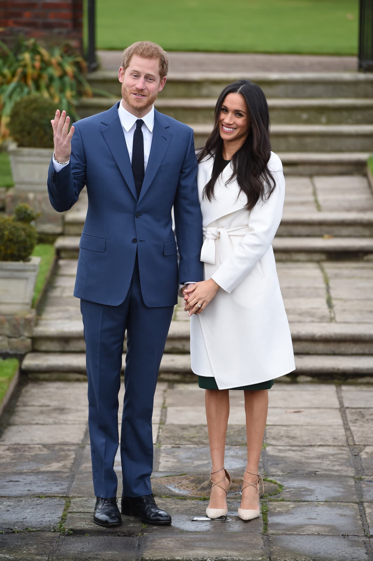 No se sabe en dónde están ubicados los duques. El mensaje fue publicado utilizando un gráfico de fondo azul marino como acostumbran hacerlo acompañado del su logotipo, las iniciales de Harry y Meghan Markle entrelazadas debajo de una corona.