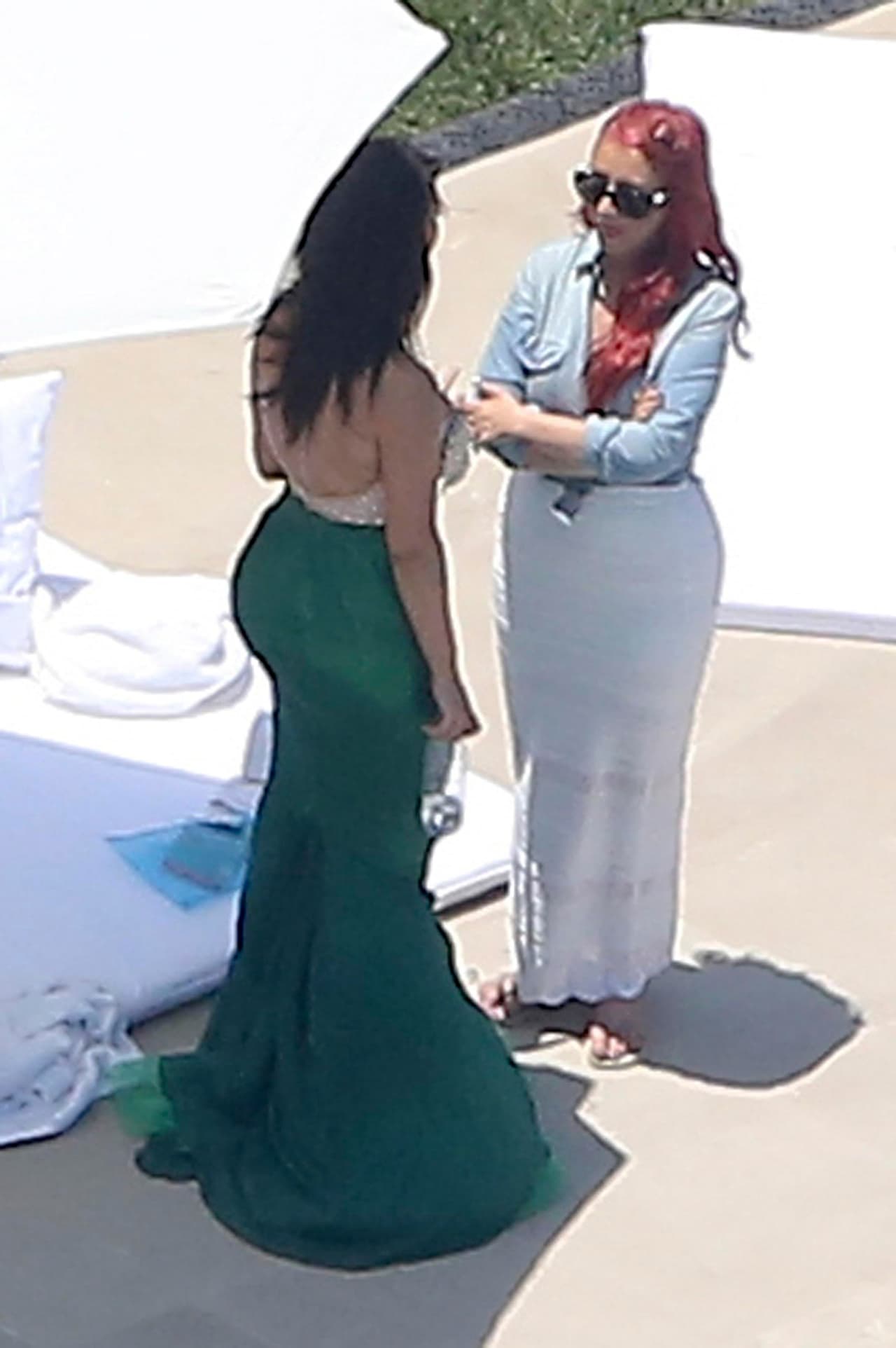 Al parecer ella y Christina son grandes amigas pues no pararon de platicar.