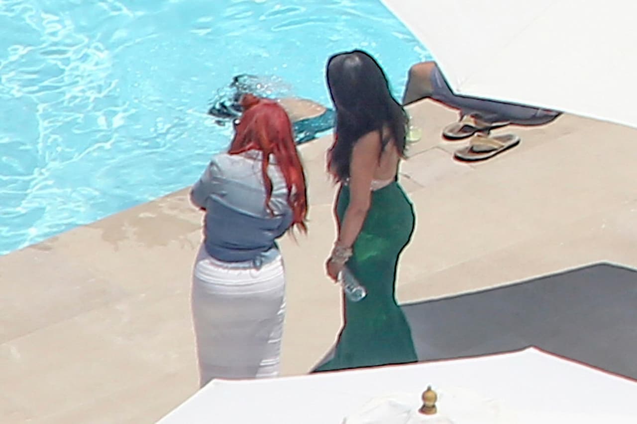 Una sirena con unas tremendas curvas.