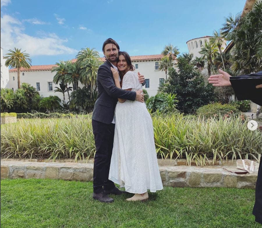 El medio hermano de
<b><a href="https://www.univision.com/famosos/demandan-a-kylie-y-kendall-jenner-por-el-diseno-de-un-encaje-en-su-linea-de-lenceria-fotos" target="_blank">Kylie y Kendall Jenner</a></b>, casado con Cayley Stoker, se convirtió en padre de dos varones que engrosaron la cuenta de 18 nietos para Caytlin Jenner.
<br>