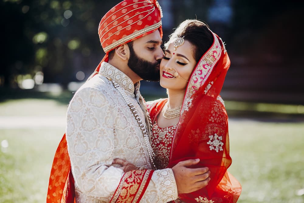 <b>Meena Galika (20 de febrero – 20 de marzo)</b>
<br>Es el alma sensible del horóscopo hindú. Eso les lleva a estar predestinados a ser excelentes humanistas, a saber escuchar a los demás; con un gran talento para las artes por su naturaleza creativa e intuitiva. Solo deben trabajar en su autoestima porque suelen necesitar el visto bueno o aprobación de los demás porque son inseguros y necesitan esa 'palmadita en la espalda'.