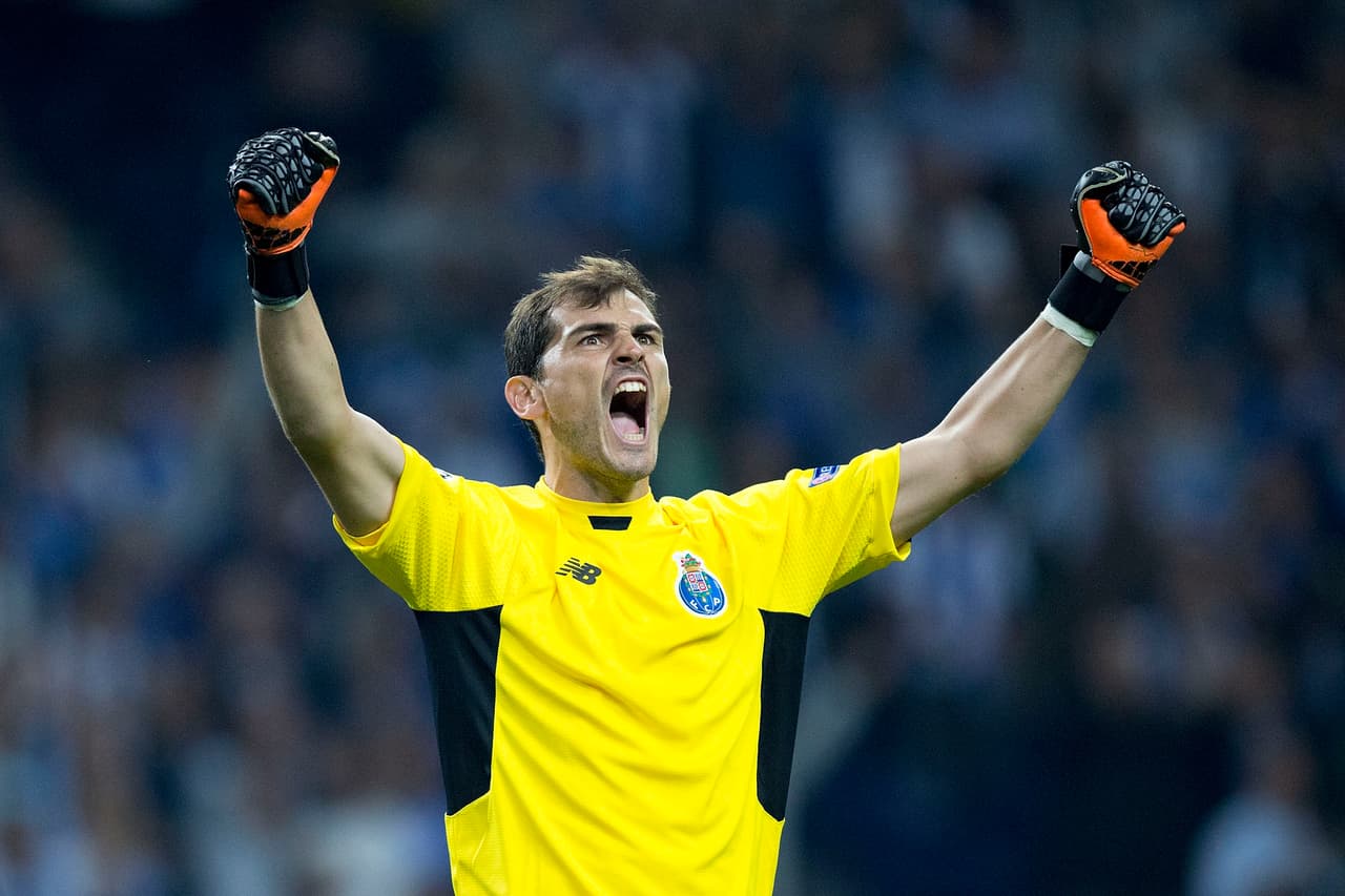 Iker Casillas hace llorar a un pequeño aficionado 
