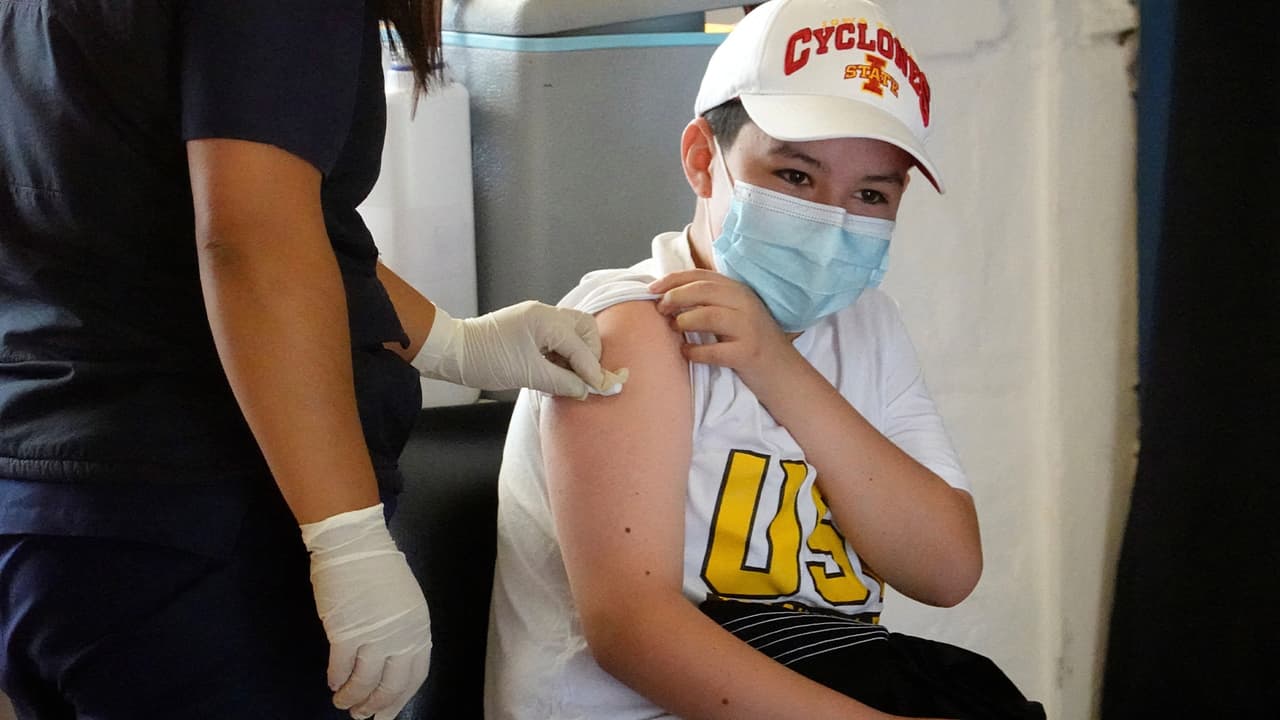 Hospitales en Houston reciben vacunas para niños tras aprobación final de los CDC