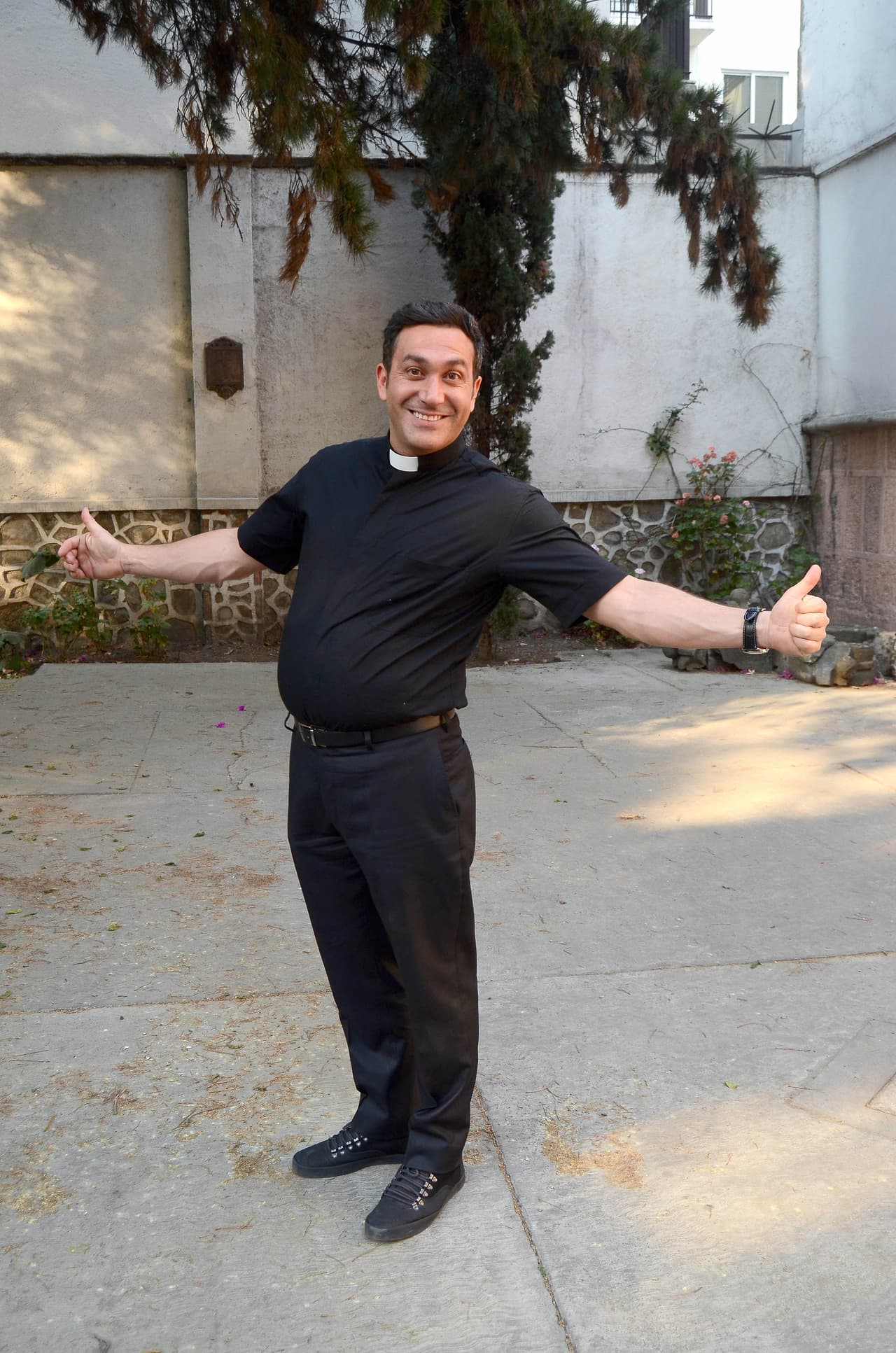 Con el paso de los años, el actor ha sufrido más problemas para hablar, sin embargo, hace poco más de cinco años utiliza inyecciones de botox en las cuerdas vocales para controlarlo temporalmente. Antes de hacer algún proyecto el actor se somete al tratamiento para poder trabajar.