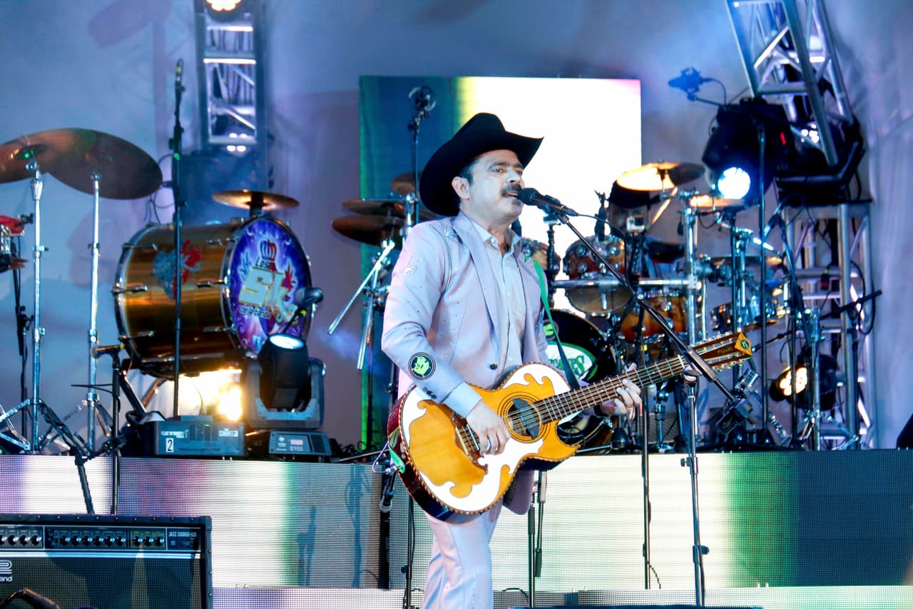 En junio de este año, el Secretario del Gobierno Municipal anunció la cancelación del concierto de los Tucanes en el Palenque de Tijuana y también mencionó que durante una presentación del grupo en el 2008, Mario Quintero les mandó saludos desde el escenario a los narcotraficantes que en ese momento tenían más peso en la ciudad.