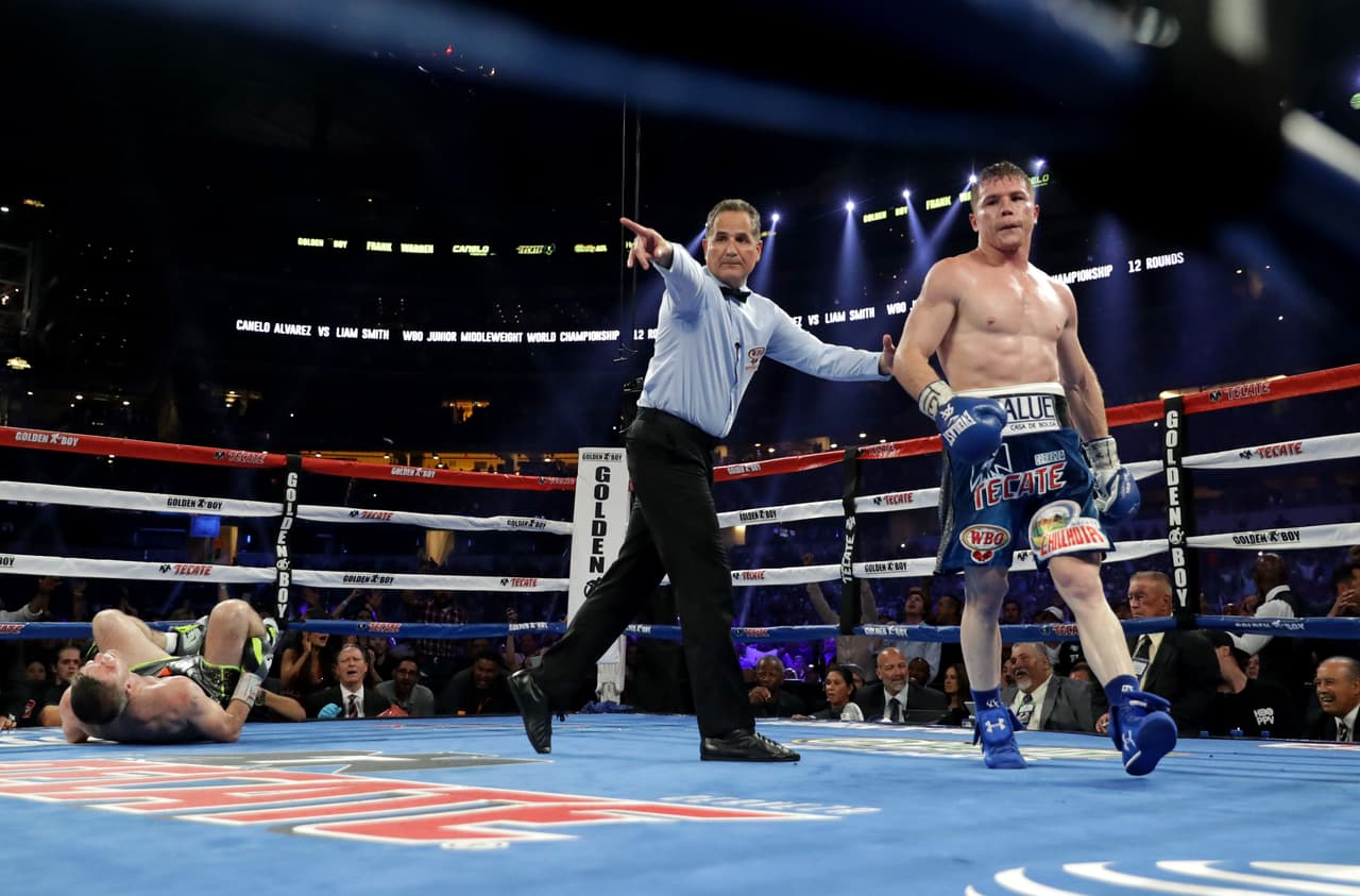 'Canelo' superó a Smith por nocaut en 9 episodios.