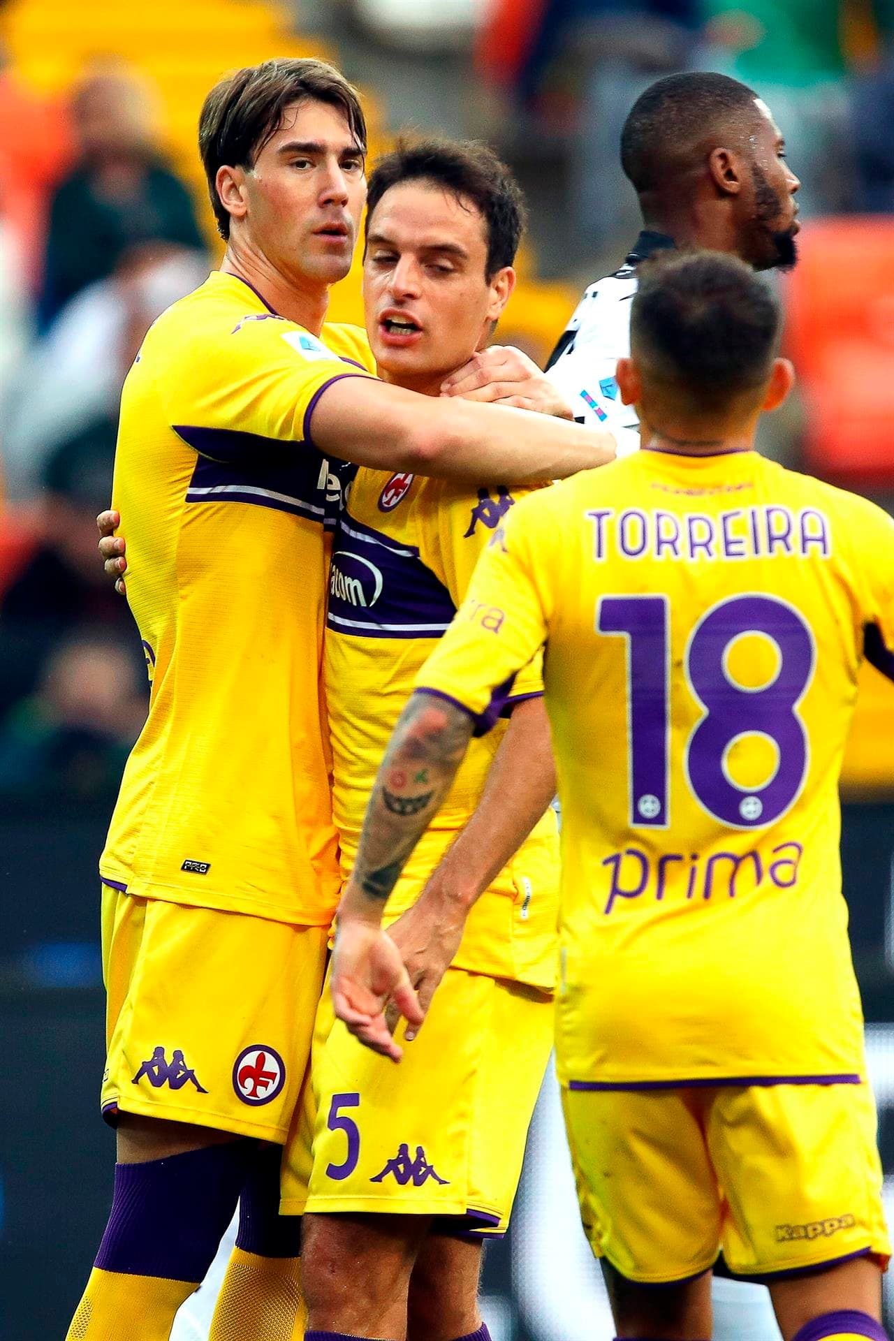 Dusan Vlahovic, de penalti, le dio la victoria a la Fiorentina ante el Udiense por la mínima, durante la sexta fecha de la Serie A. Este ha sido el cuarto gol del serbio en seis partidos en lo que va de la temporada y mantiene a su equipo en puestos europeos.