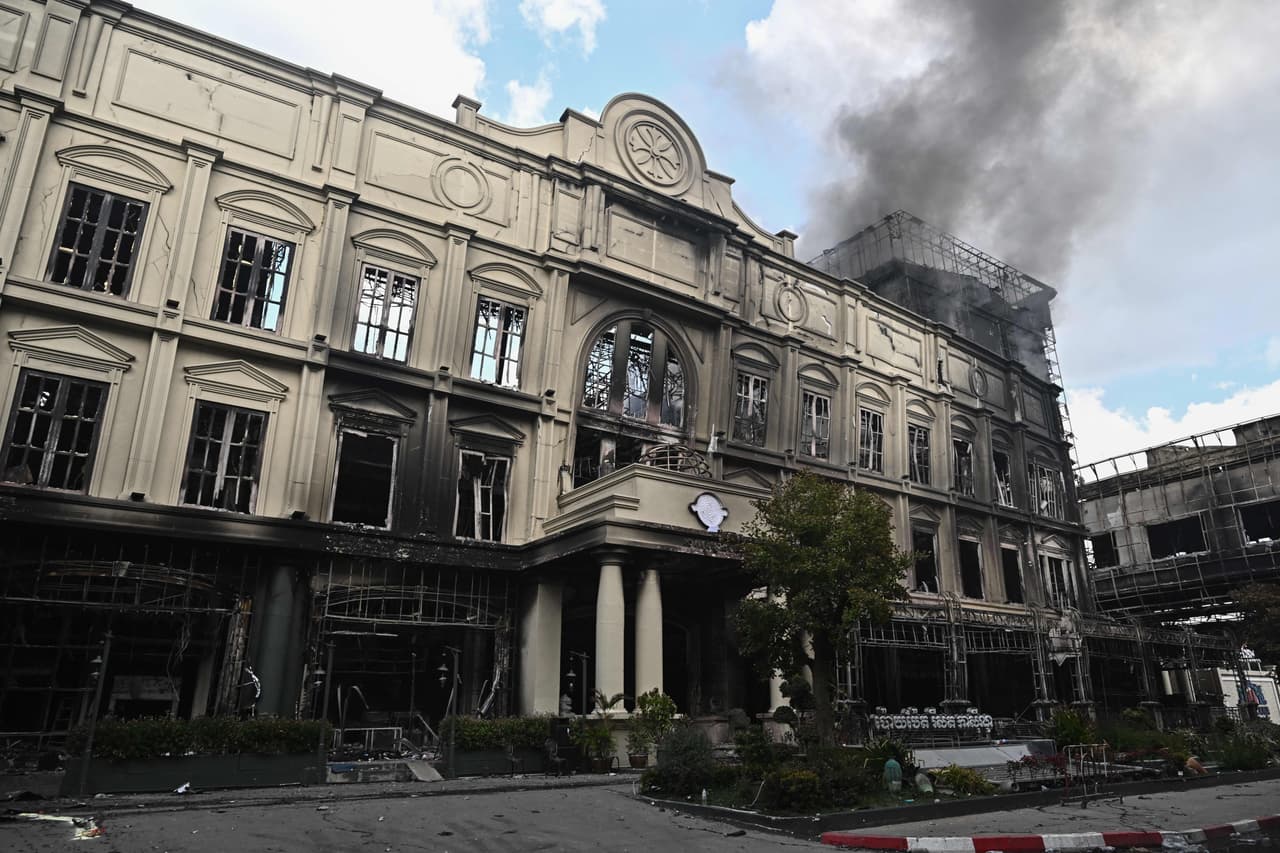 El incendio se da después de otros dos incidentes mortales en sitios de entretenimiento en Tailandia y Vietnam. En agosto, un fuego arrasó una discoteca tailandesa, donde 26 personas murieron y muchas más resultaron heridas. Y en septiembre, un incendio en un bar de karaoke en el sur de Vietnam provocó la muerte de 32 personas.